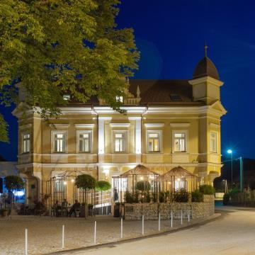 Dvorec Gregorčič iz Šmarjete, foto: arhiv Dvorca Gregorčič